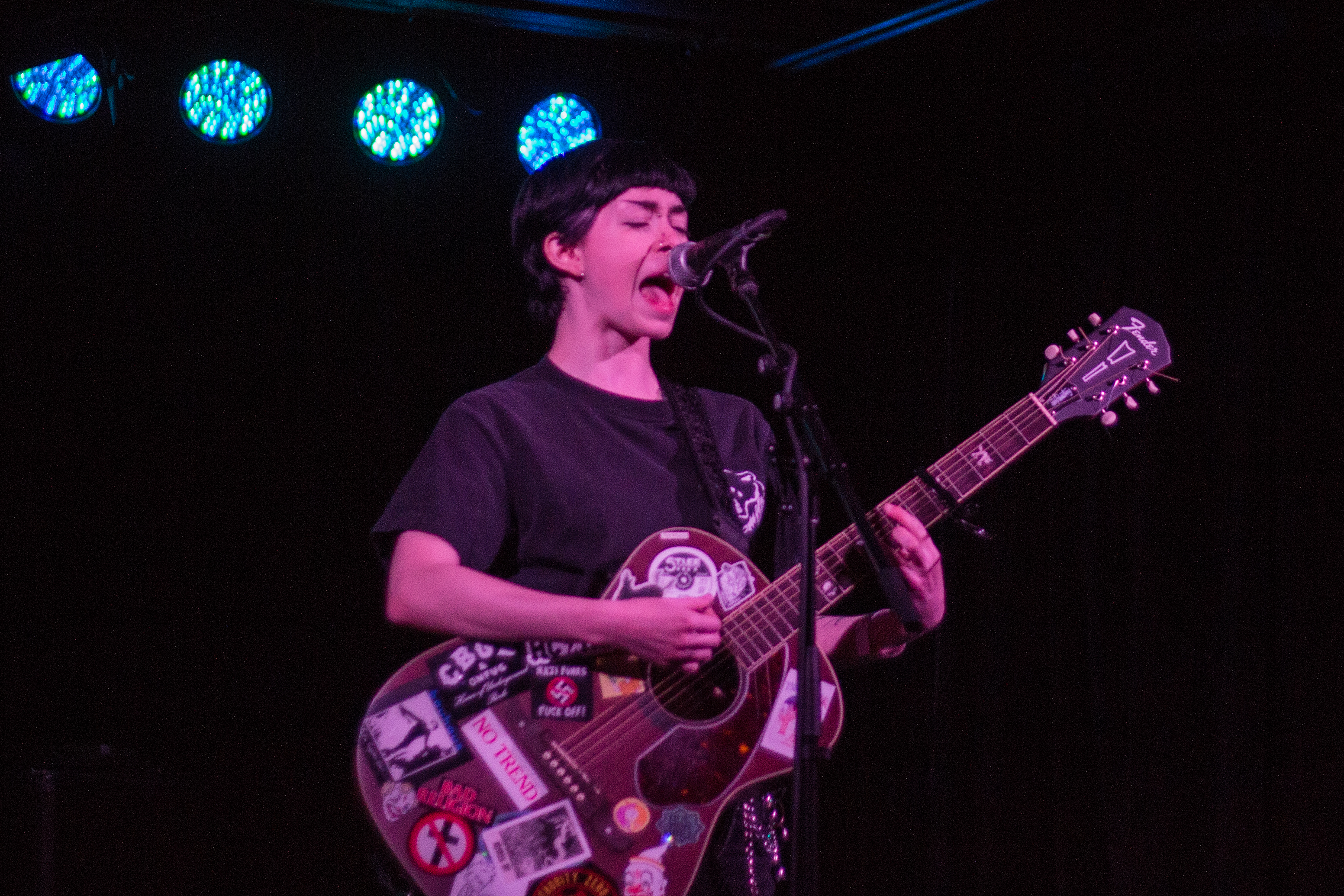 Kylo Gun singing and playing guitar live